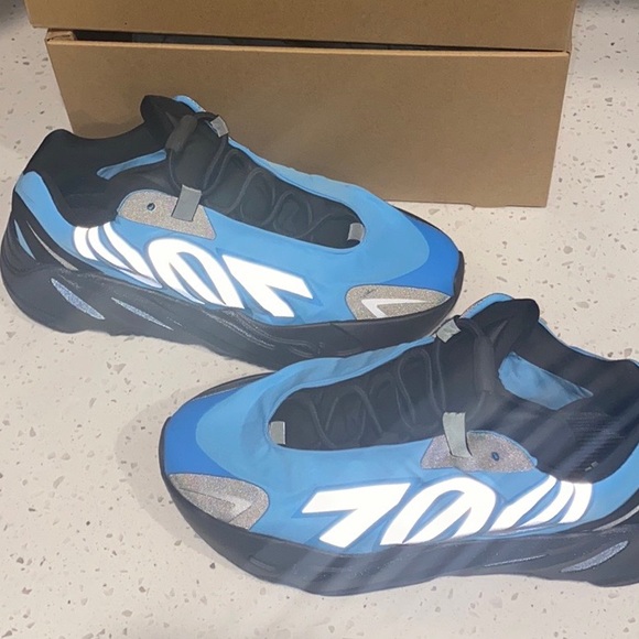 Yeezy Other - YESZY BOOST 700 MNVN- Women’s Size 8